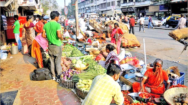 मुंबई में 20 हॉटस्पॉट पर बिना इजाज़त के फेरीवालों के खिलाफ़ कार्रवाई की गई